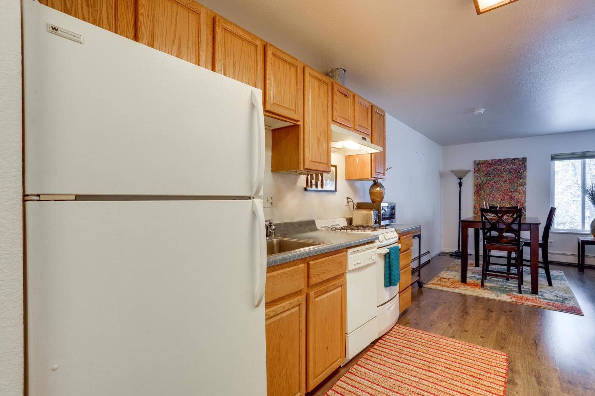 Apartment Waterfront Apt, Walk To Town And Coastal Trail!