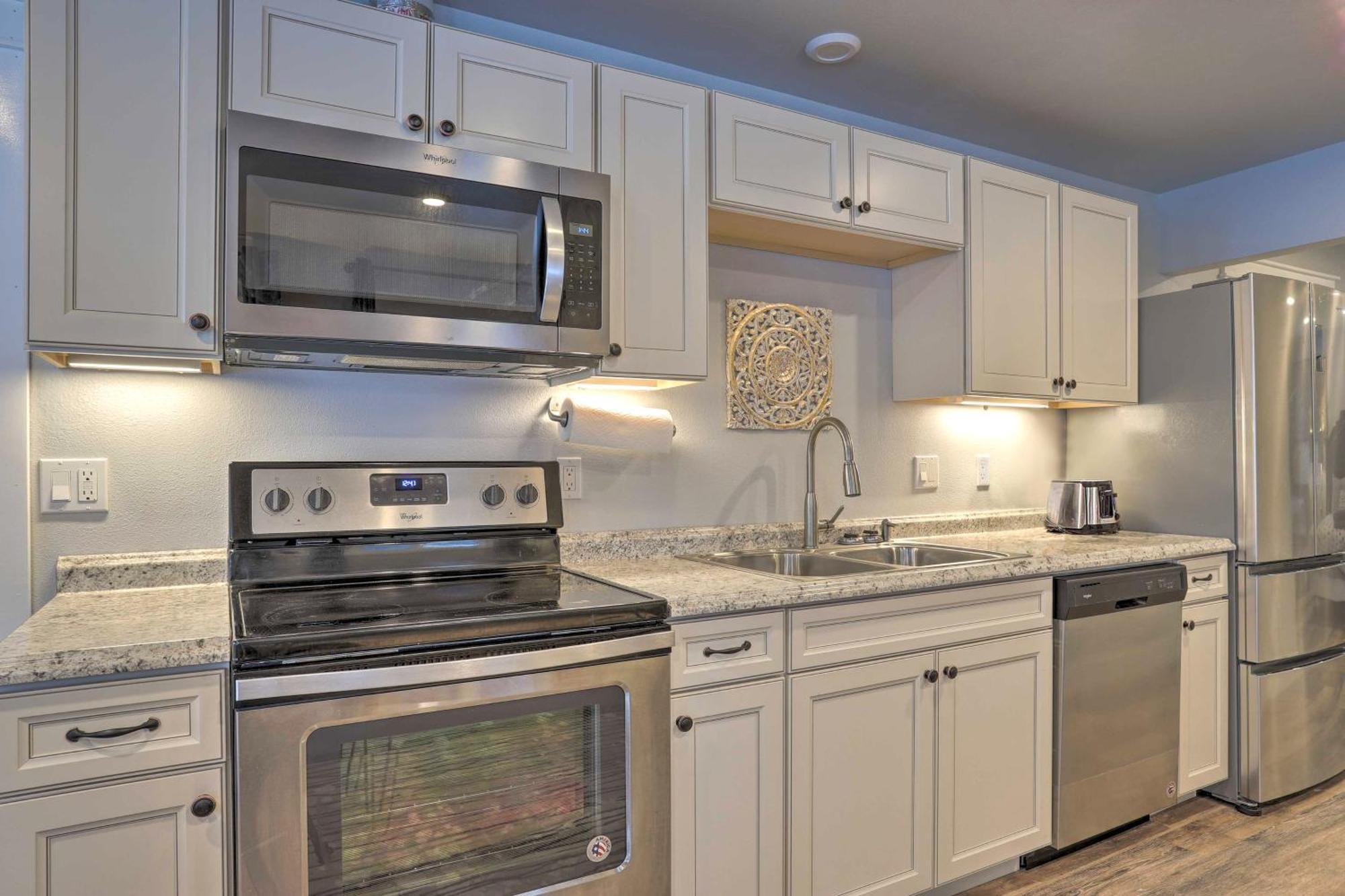 Modern Getaway, Steps From Coastal Trail * Anchorage