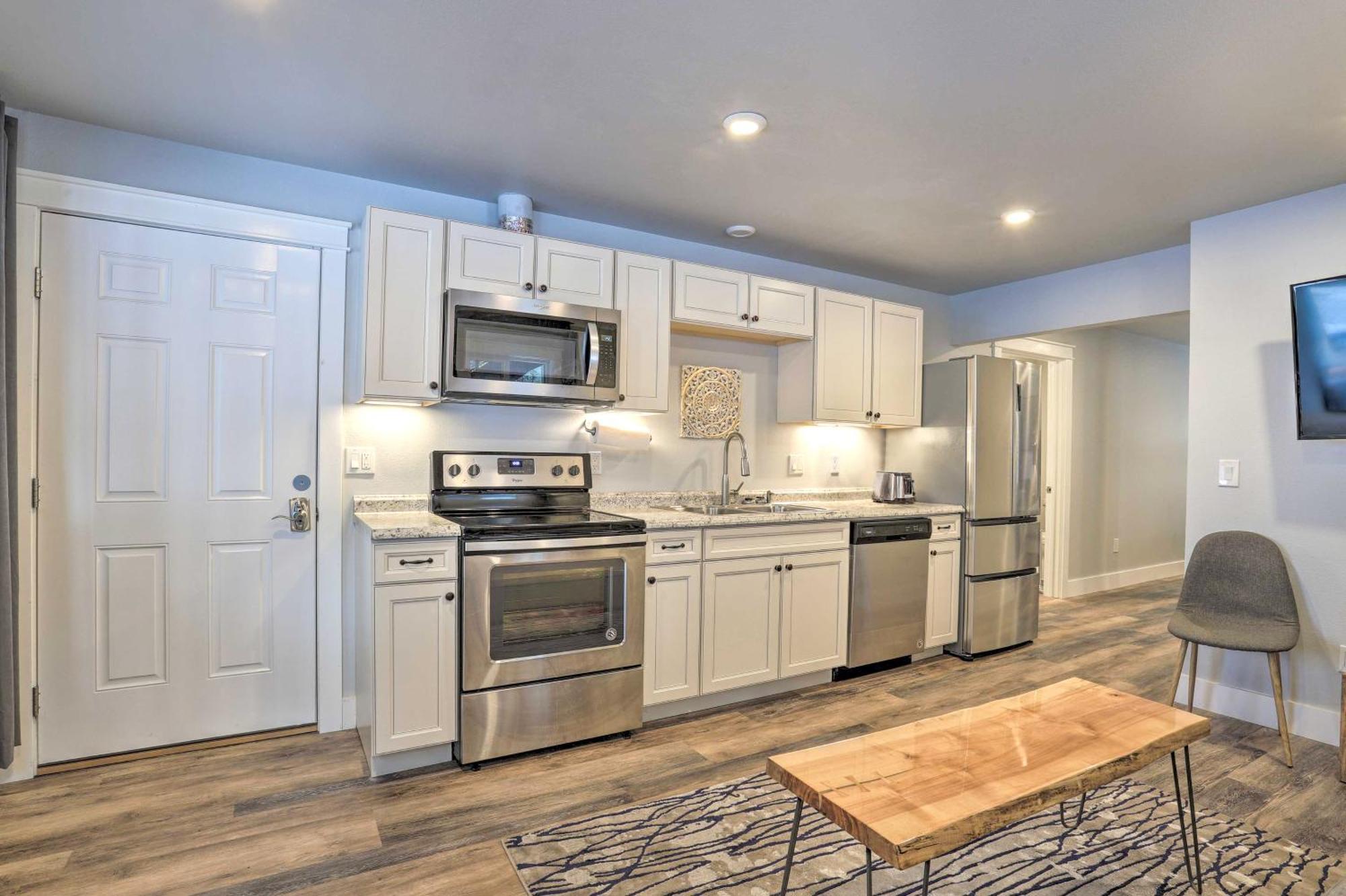 Modern Getaway, Steps From Coastal Trail *