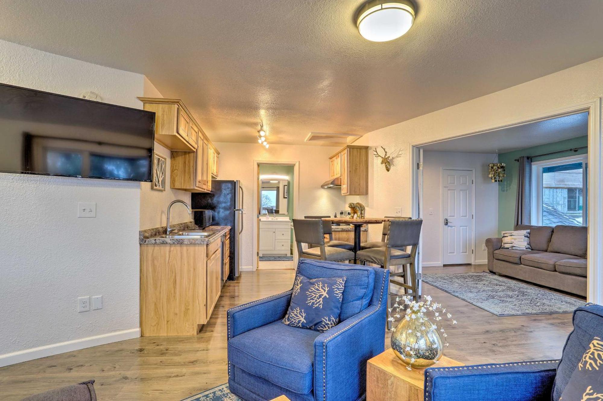 Apartment Coastal-view Near Downtown Anchorage!