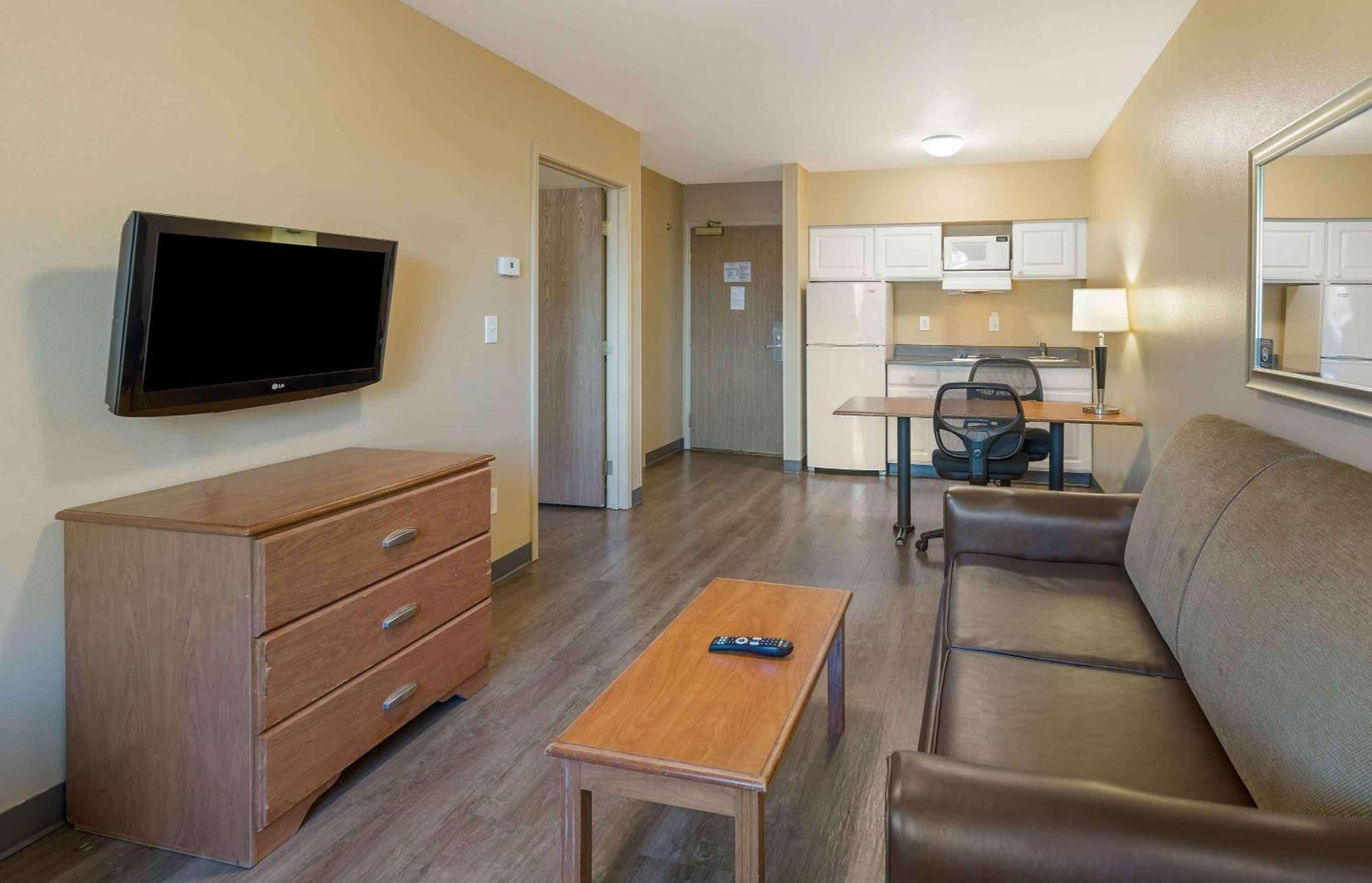 Hotel Extended America - - Shell Simmons Drive