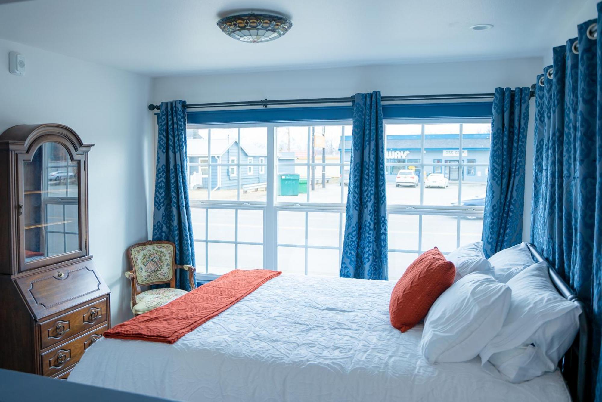 101, Hyland Hotel 5*