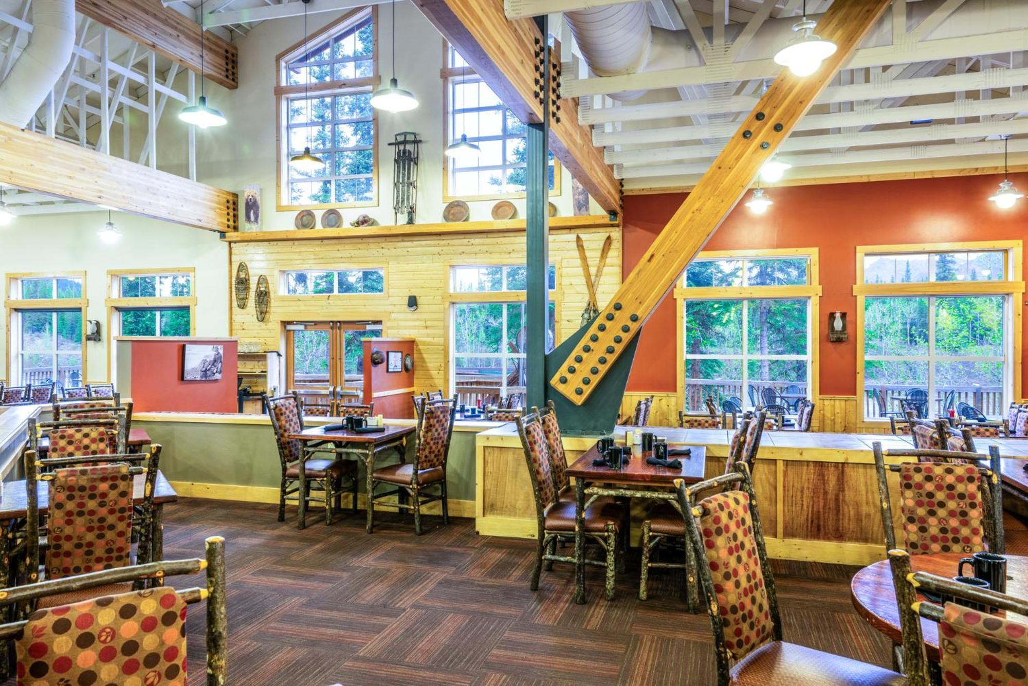 Lodge Denali Grizzly Bear *