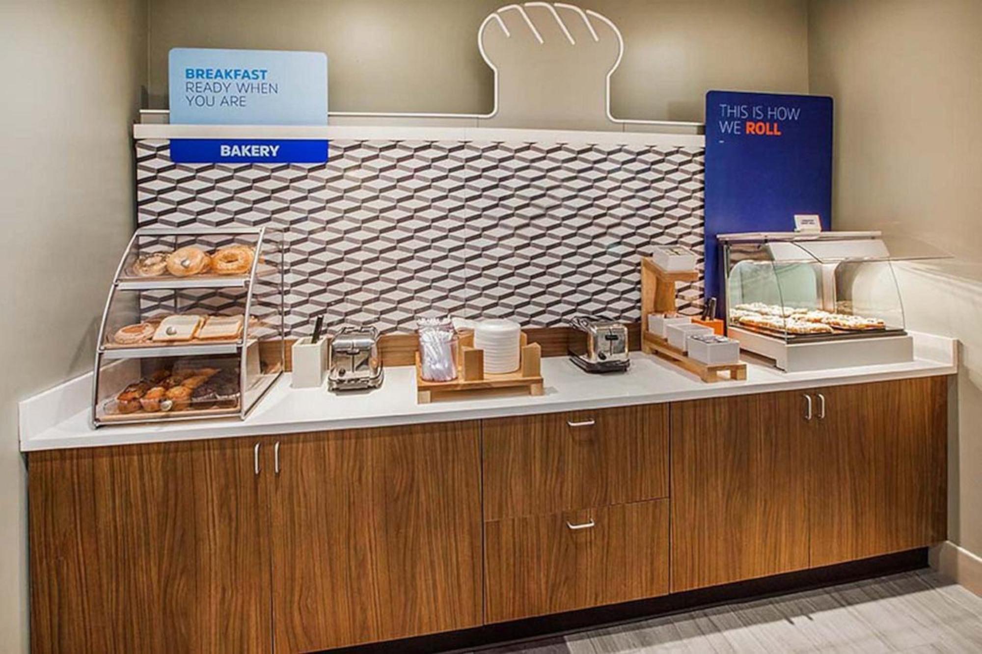 Hotel Wyndham Garden Airport 3*