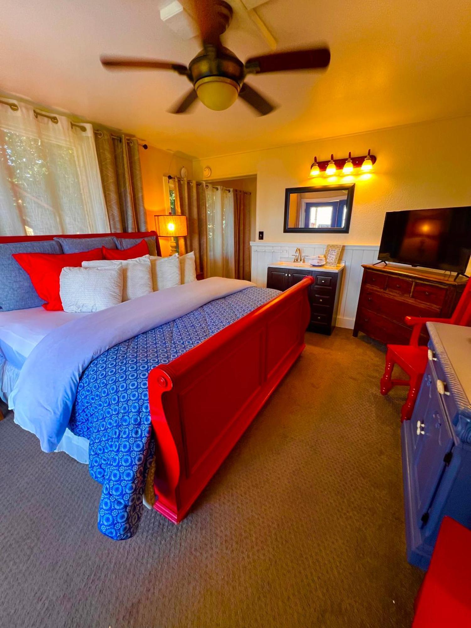 Oceanhouse Inn *