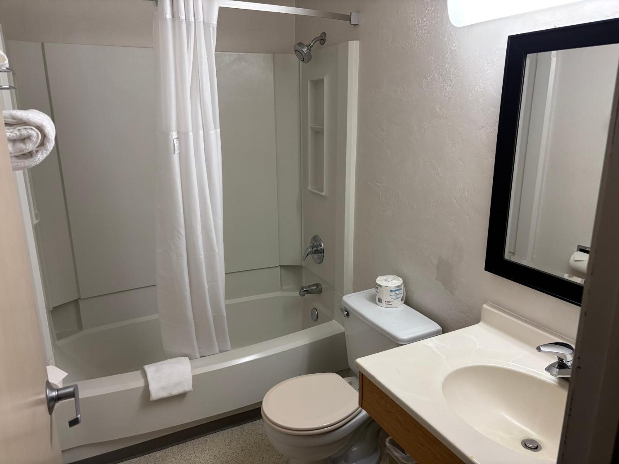 Super 8 By Wyndham Hotel