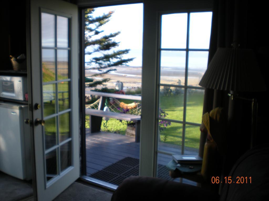 Alaska Beach House 3*