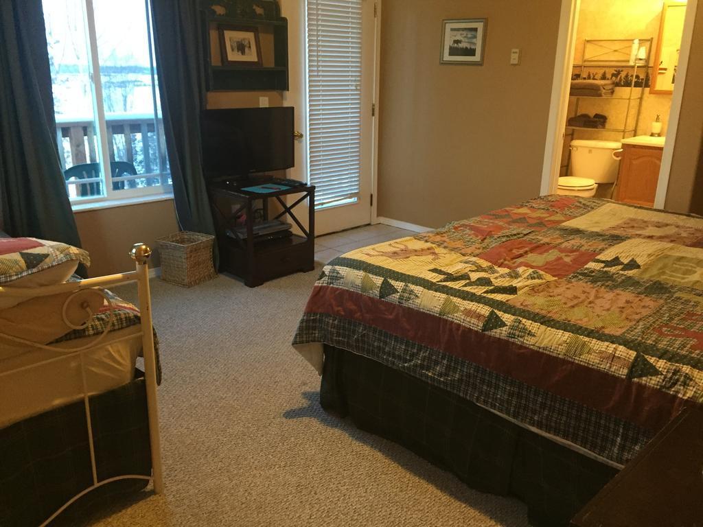 The Moose Is Bed & Breakfast Clam Gulch