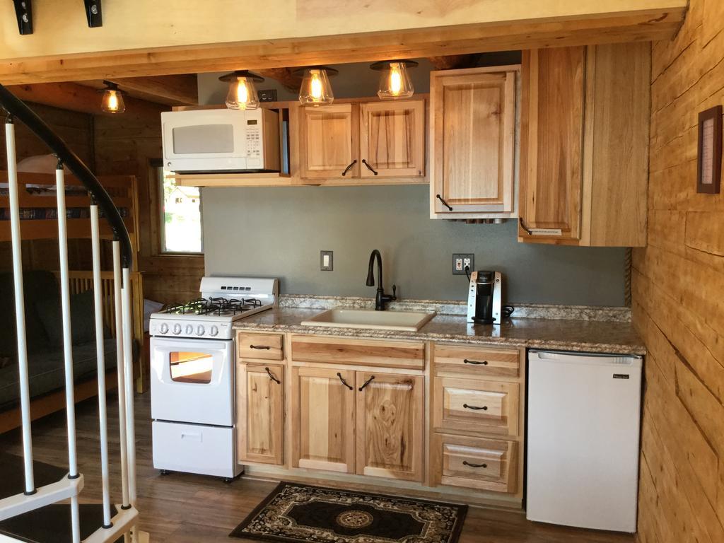 Resort Renfro's Lakeside Retreat