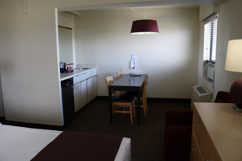 Hotel Inlet Tower & 3*