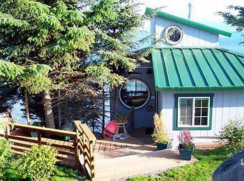 Guest house Alaska Beach House