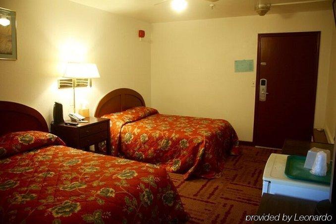 Econo Hotel 2*