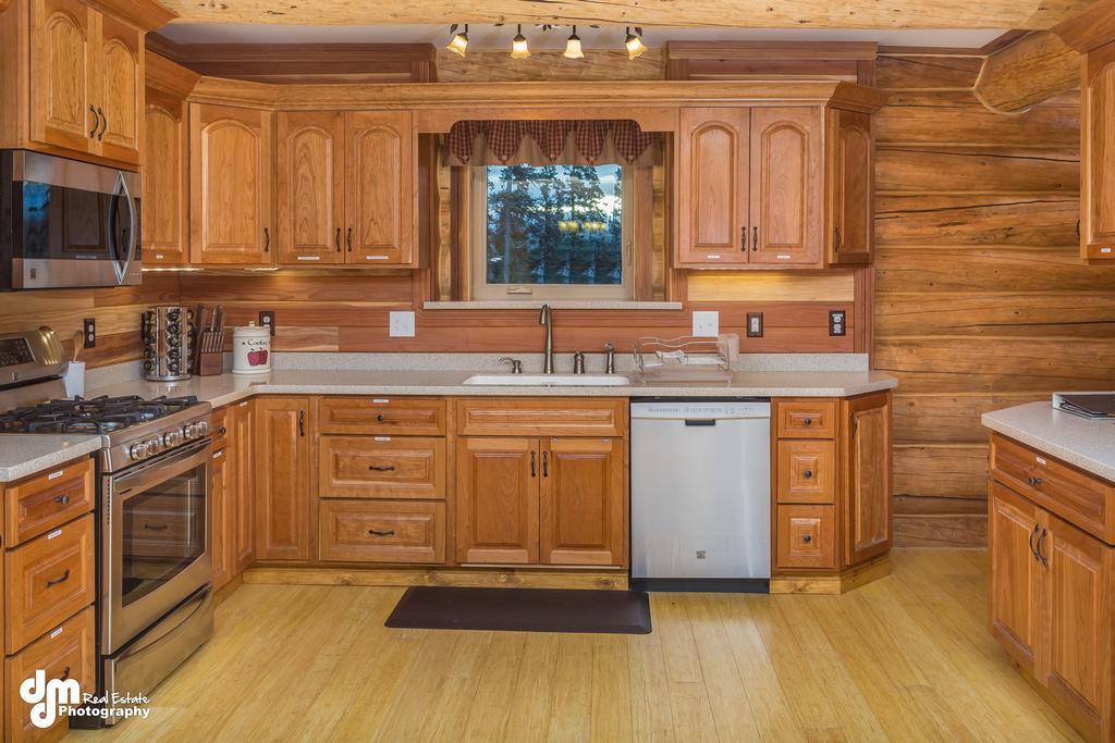 Alaska Knotty Pine