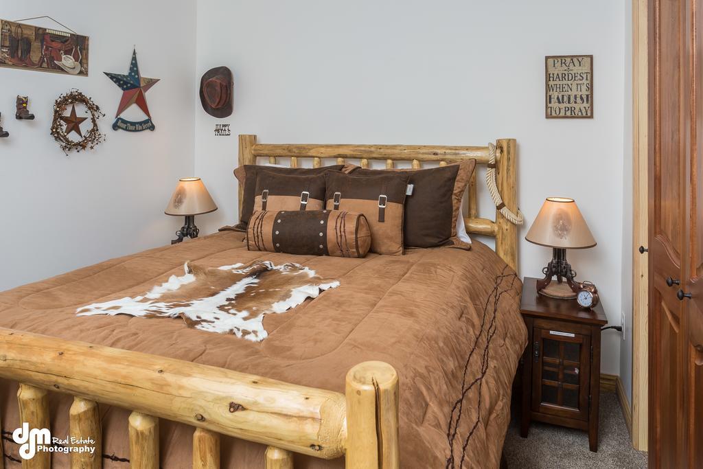 Alaska Knotty Pine