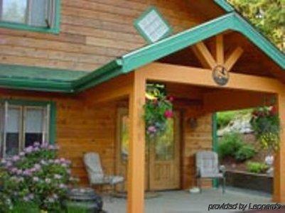 Bed & Breakfast Pearson's Pond Luxury And Adventure