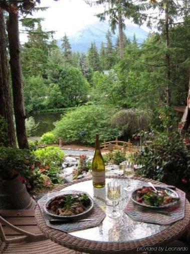 Pearson's Pond Luxury And Adventure Bed & Breakfast 4*