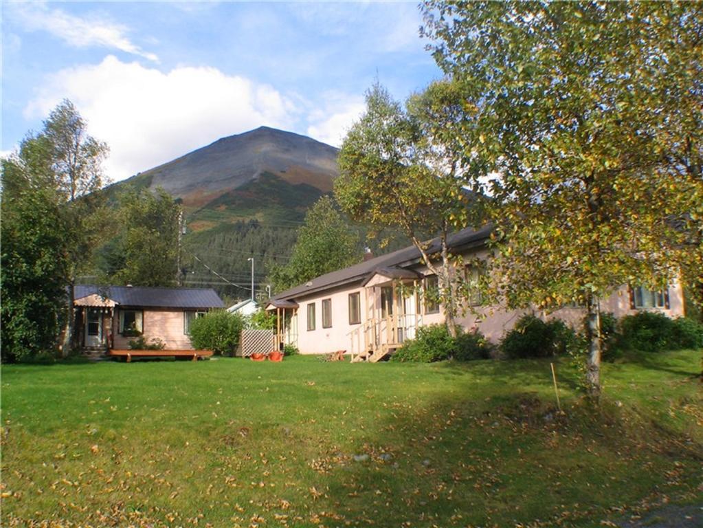 Summit View Apartment
