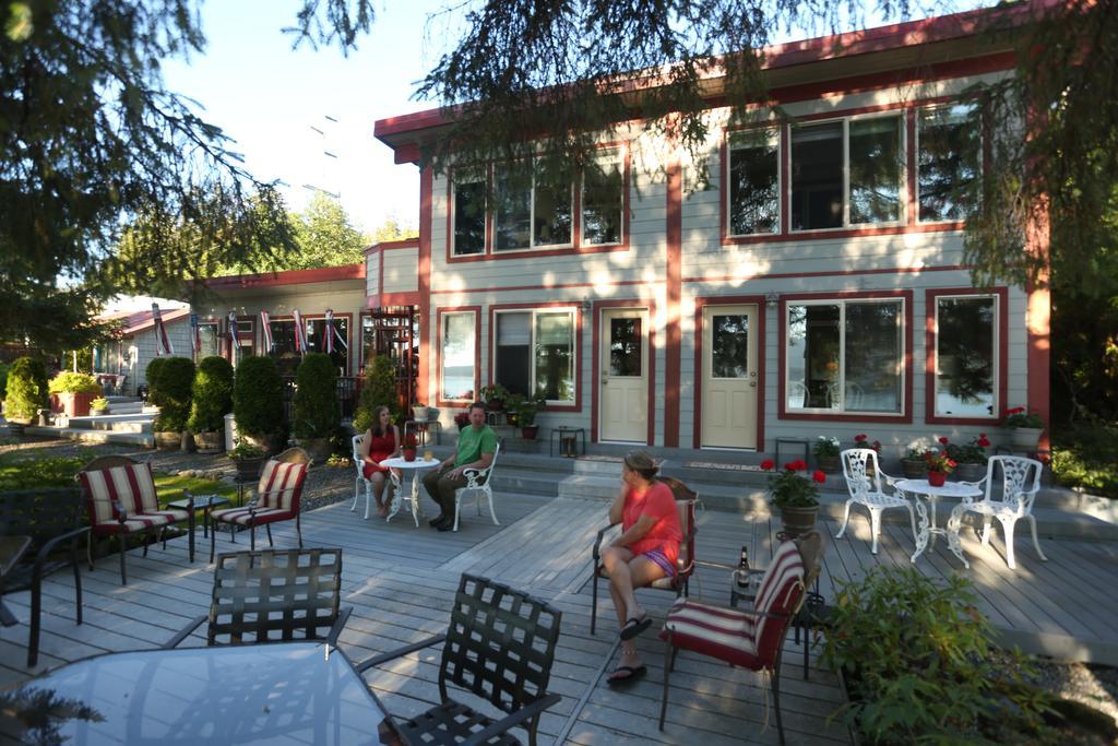 Black Bear Bed & Breakfast 3*