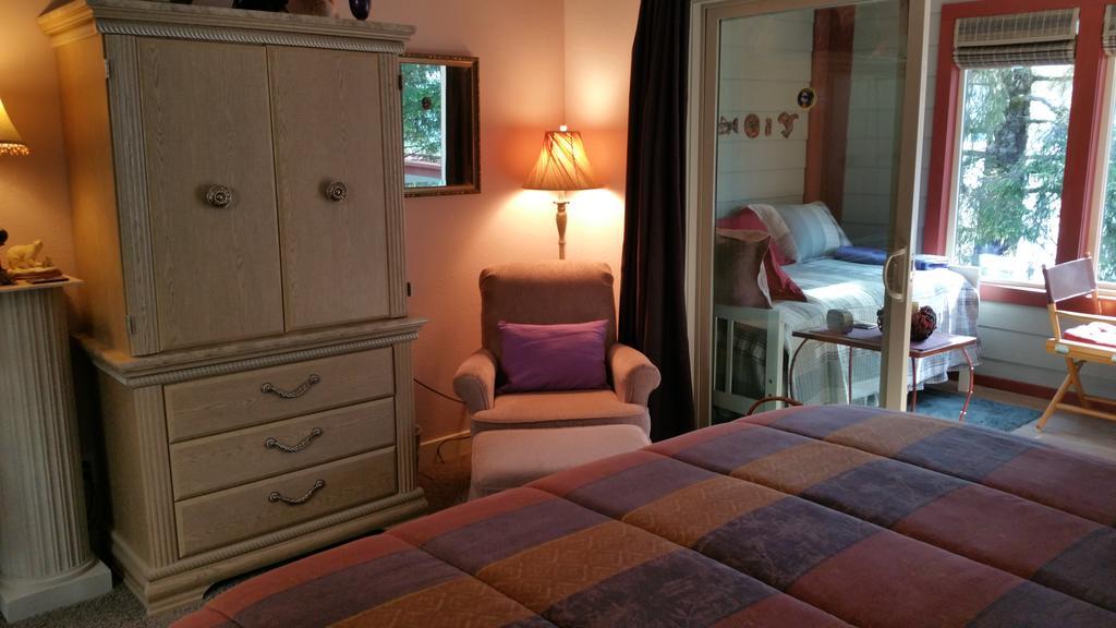 Black Bear Bed & Breakfast 3*