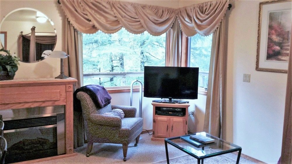 Pearson's Pond Luxury And Adventure Bed & Breakfast 4*
