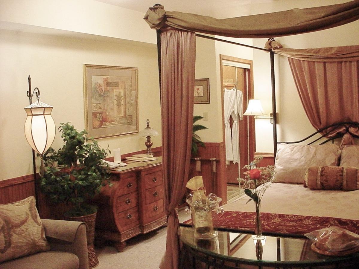Pearson's Pond Luxury And Adventure Bed & Breakfast Juneau
