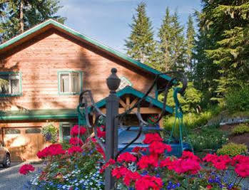 Pearson's Pond Luxury And Adventure 4*