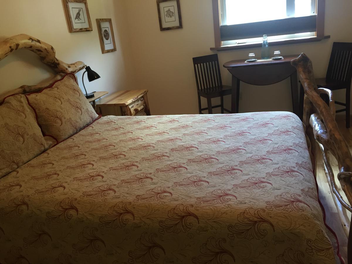 Bed & Breakfast Front Row
