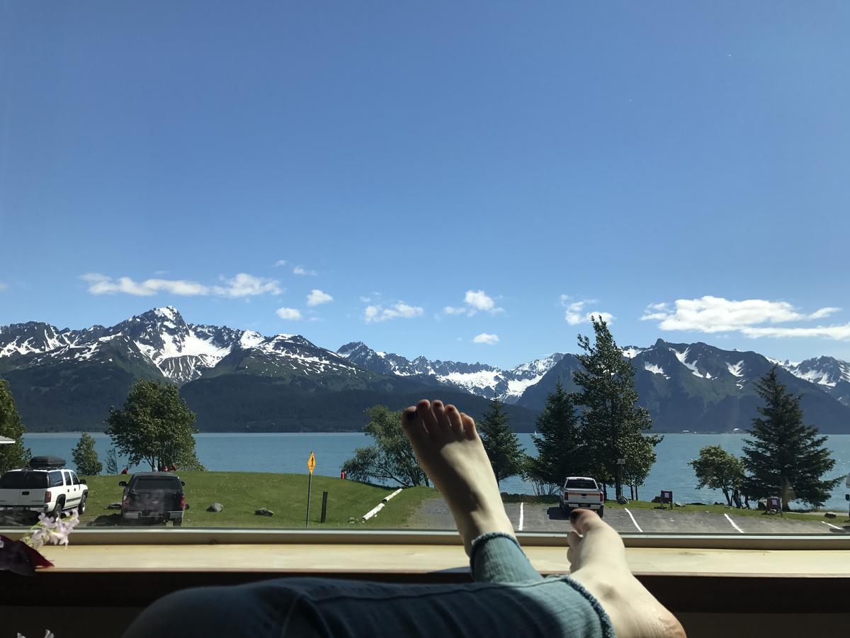 Bed & Breakfast Front Row 2*