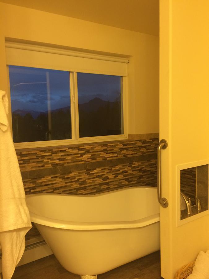 Bed & Breakfast Fishhook Sunrise