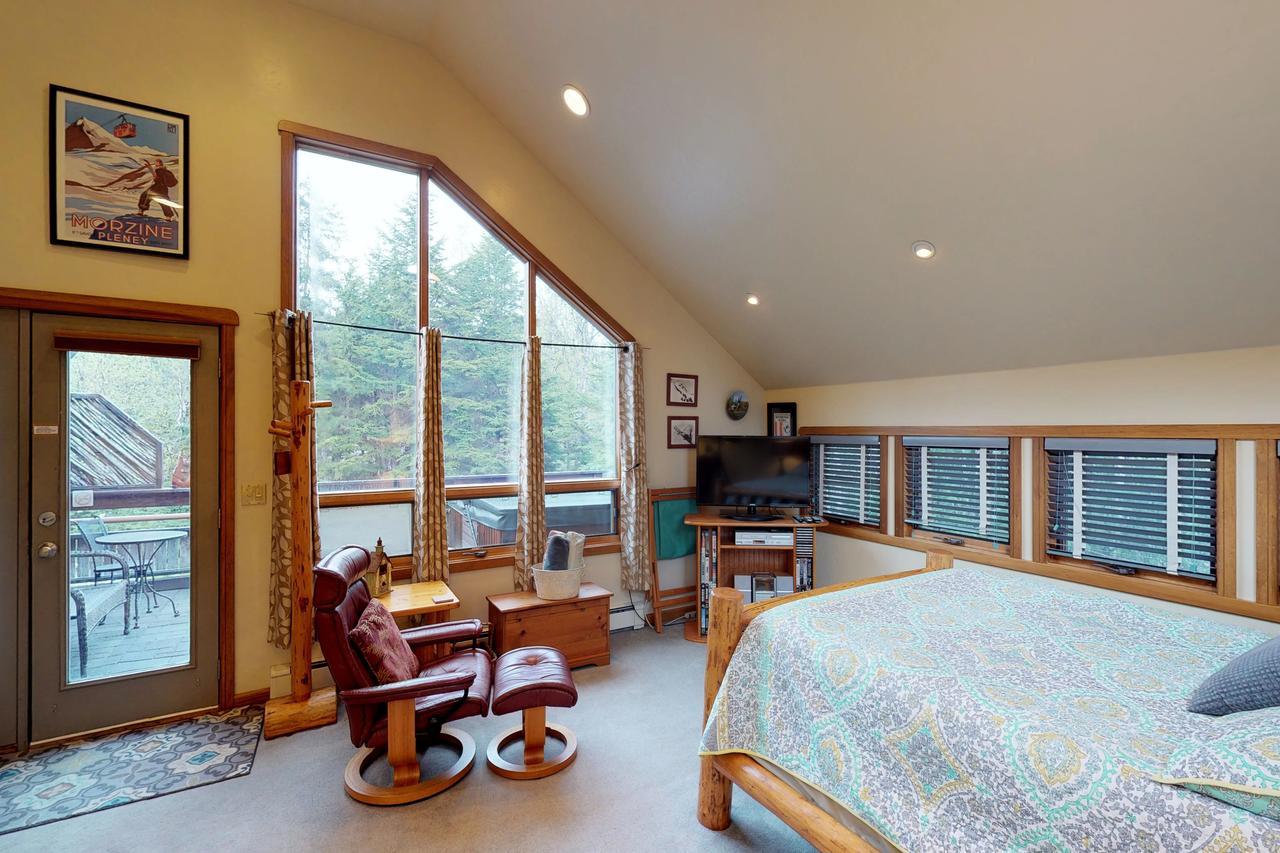 Crow Creek Hotel Girdwood