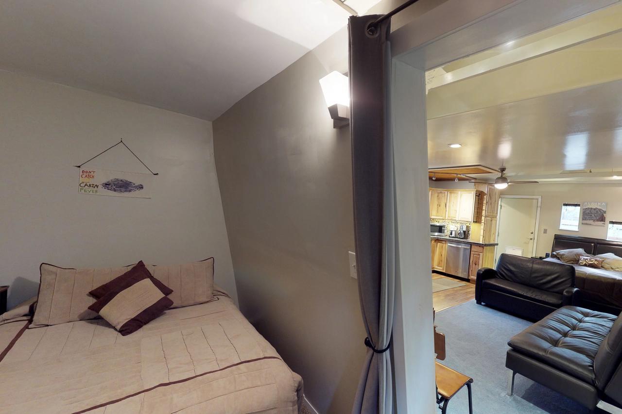 Hotel Loveland *