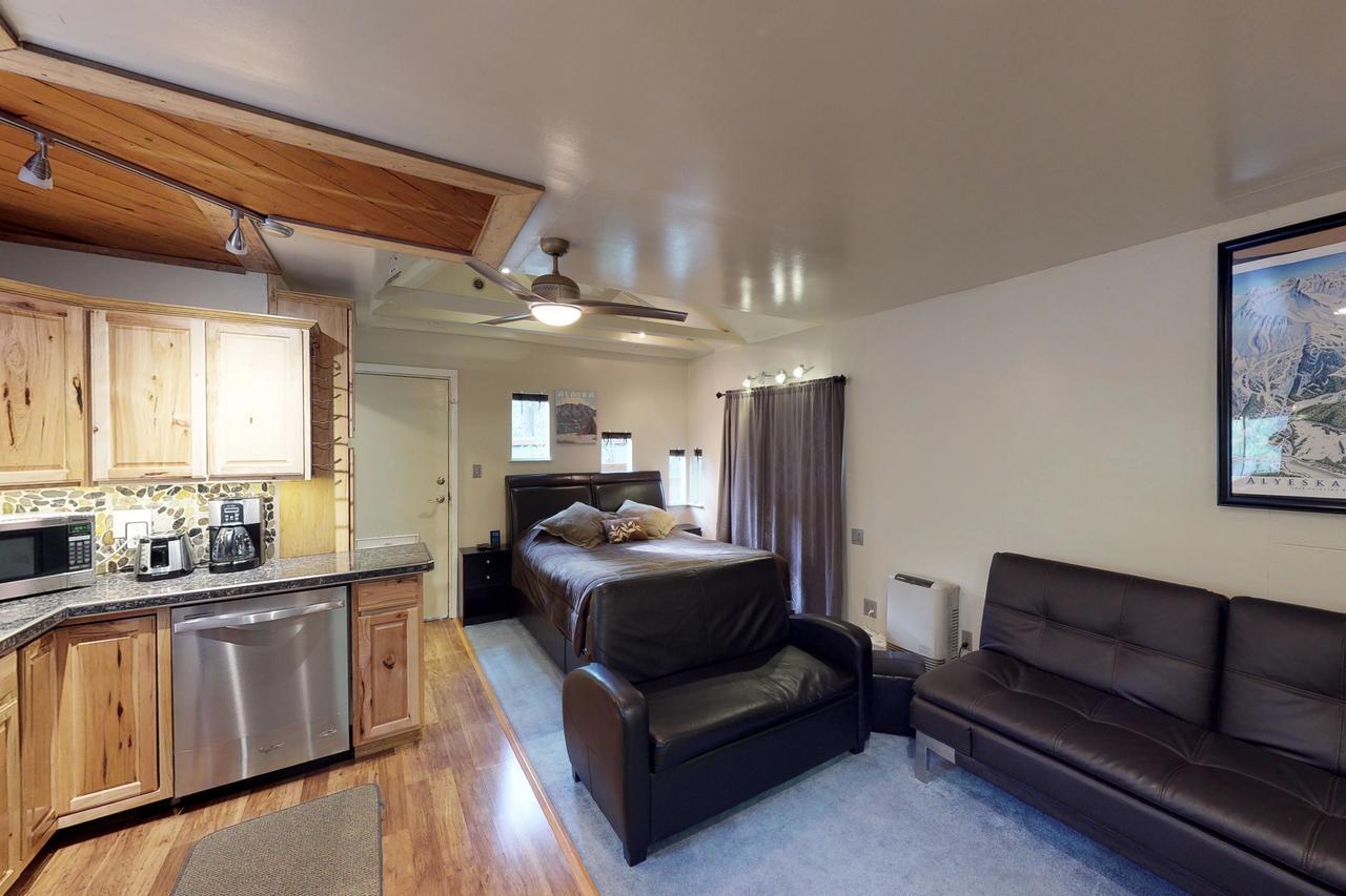 Hotel Loveland Girdwood