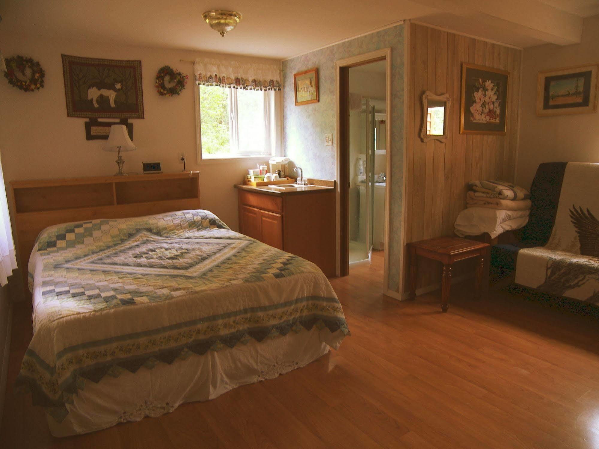 Grace And Bill's Freedom Hills Bed & Breakfast Talkeetna