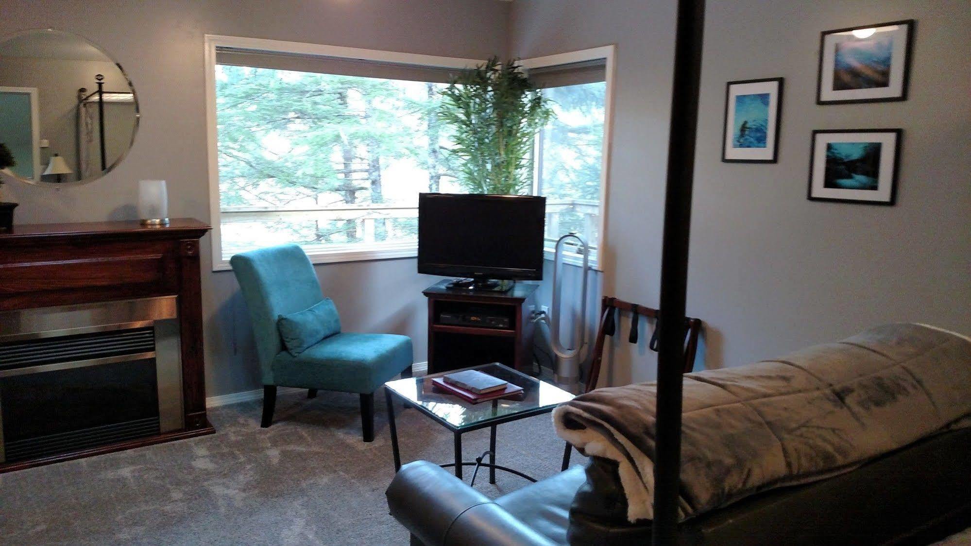 Pearson's Pond Luxury And Adventure Bed & Breakfast