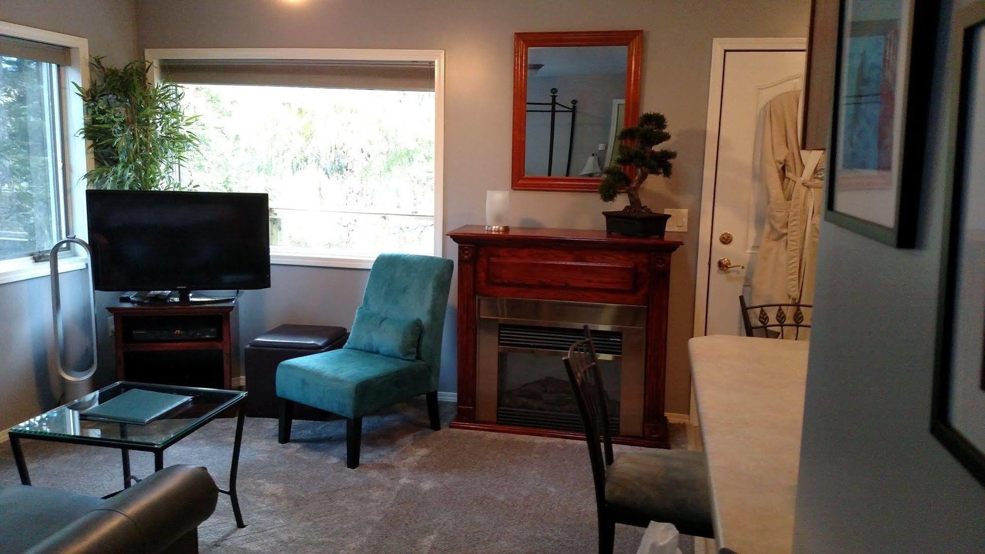 Pearson's Pond Luxury And Adventure Bed & Breakfast Juneau