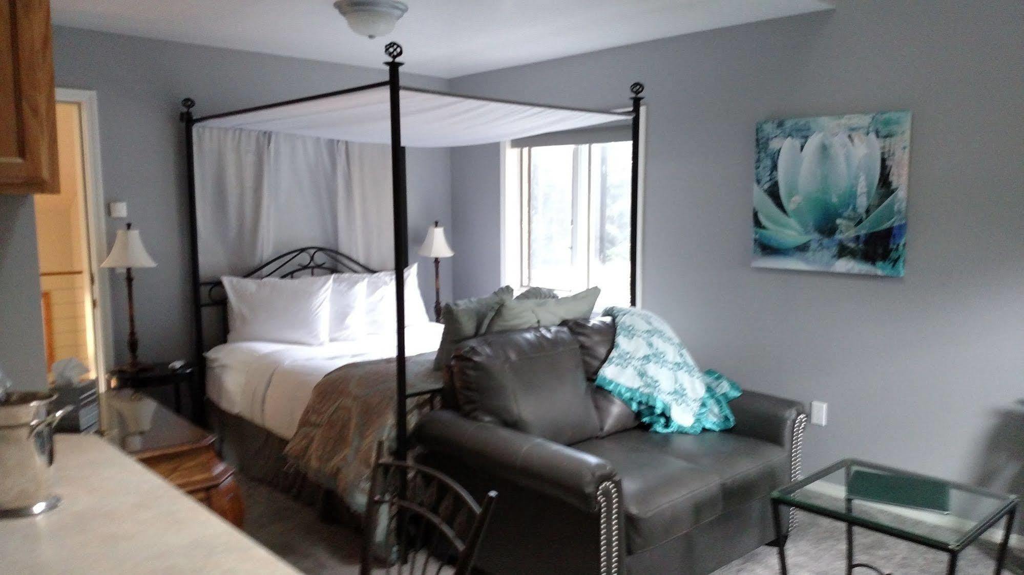 Pearson's Pond Luxury And Adventure 4*