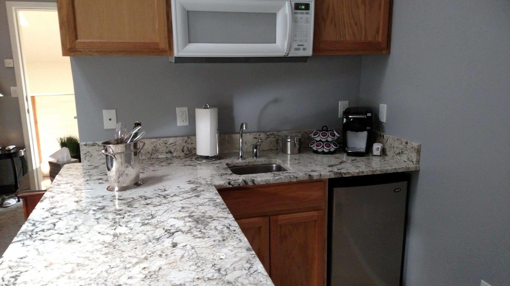 Bed & Breakfast Pearson's Pond Luxury And Adventure 4*