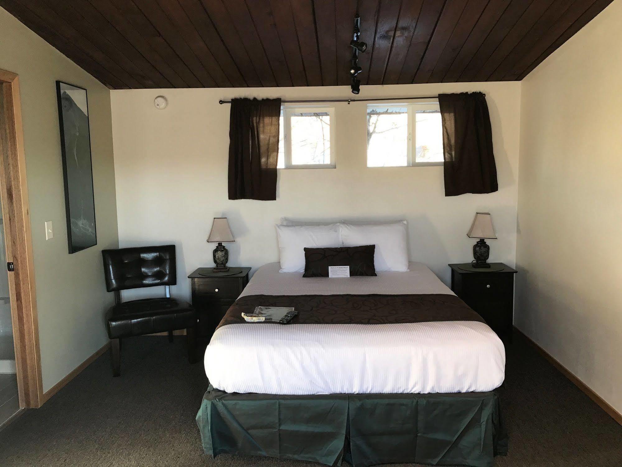 Motel The Pioneer 2*