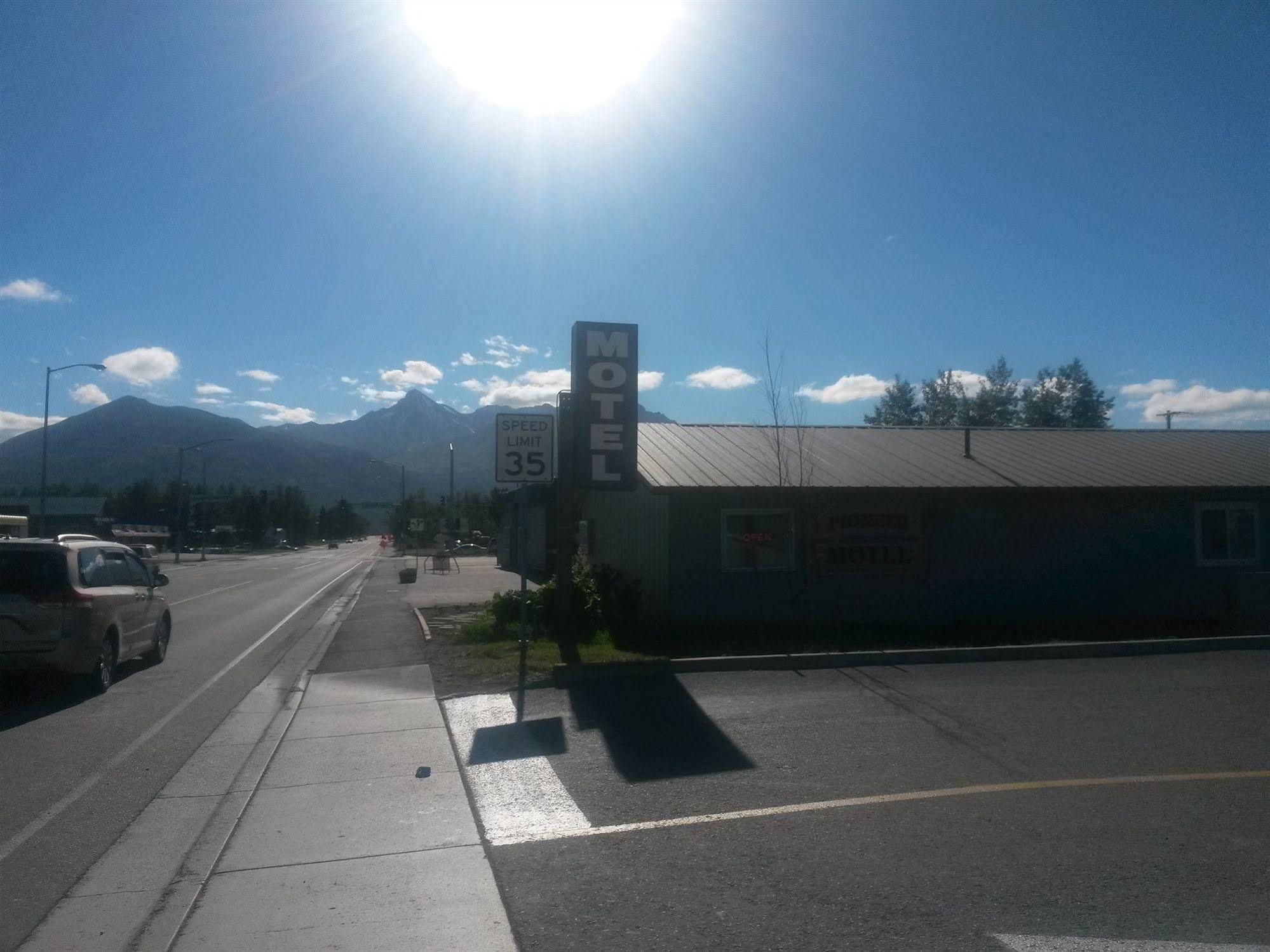 Motel The Pioneer 2*