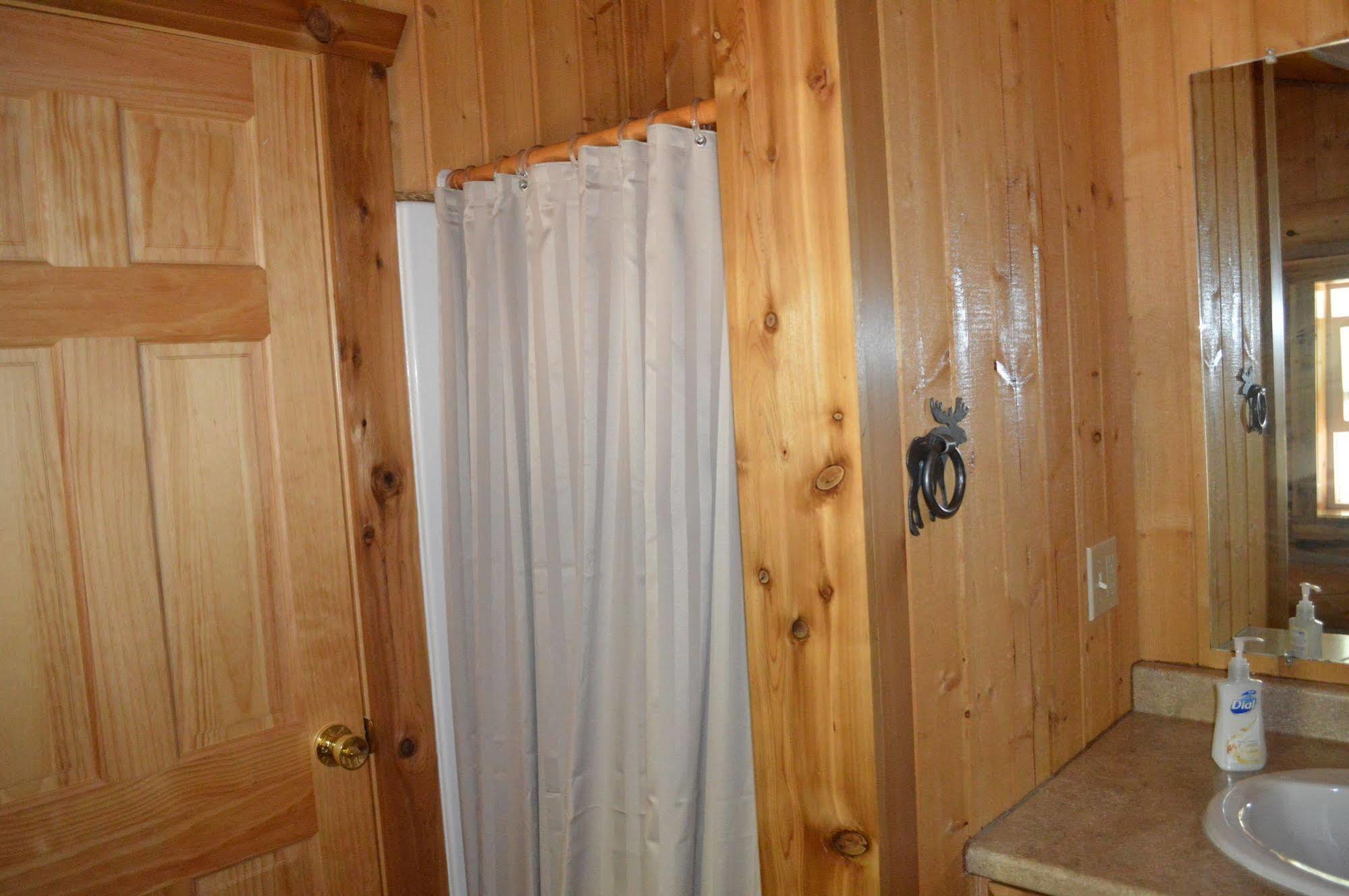 St. Theresa's Lakeside 3*