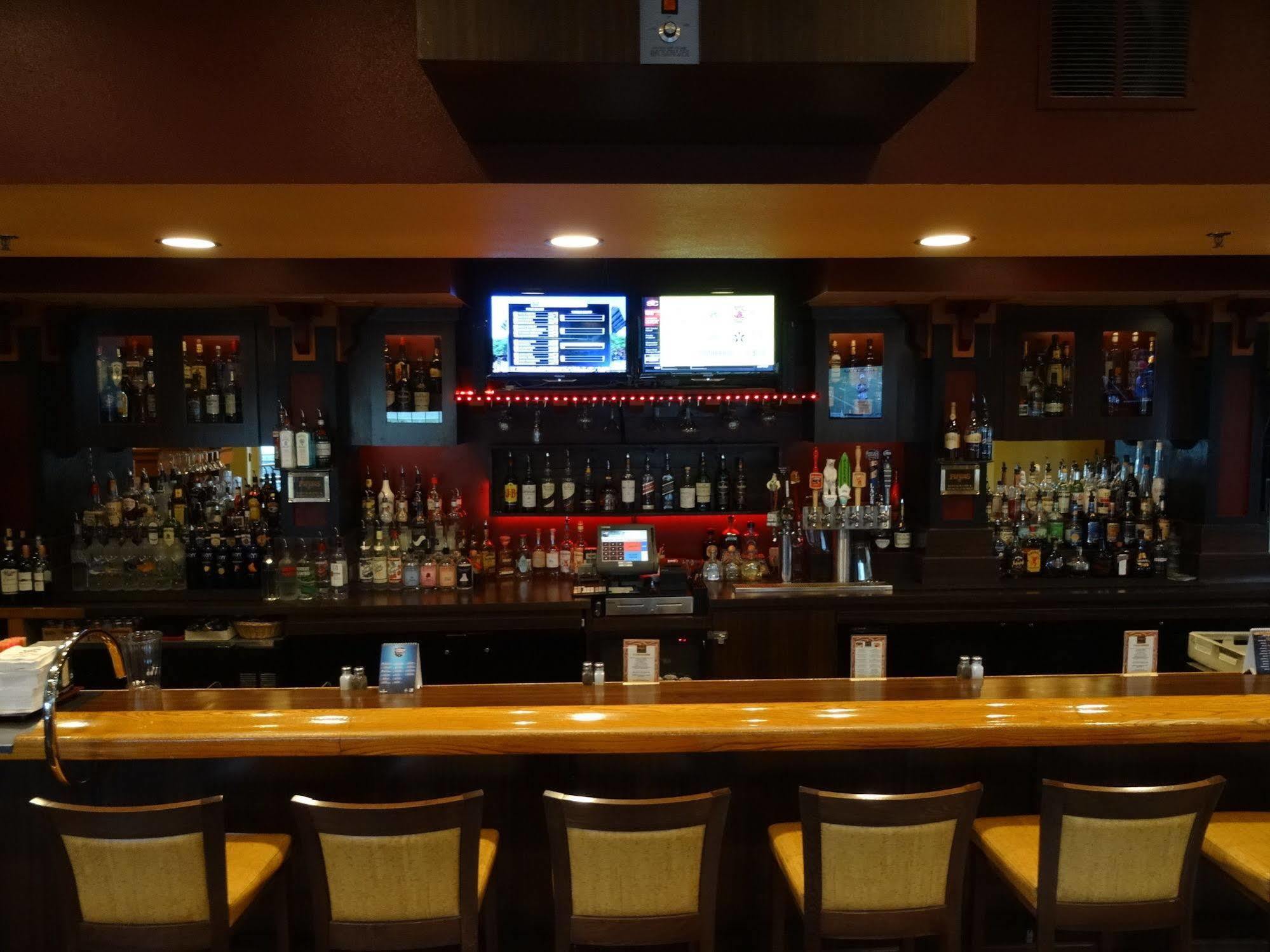 Coast At Hood Hotel 3*