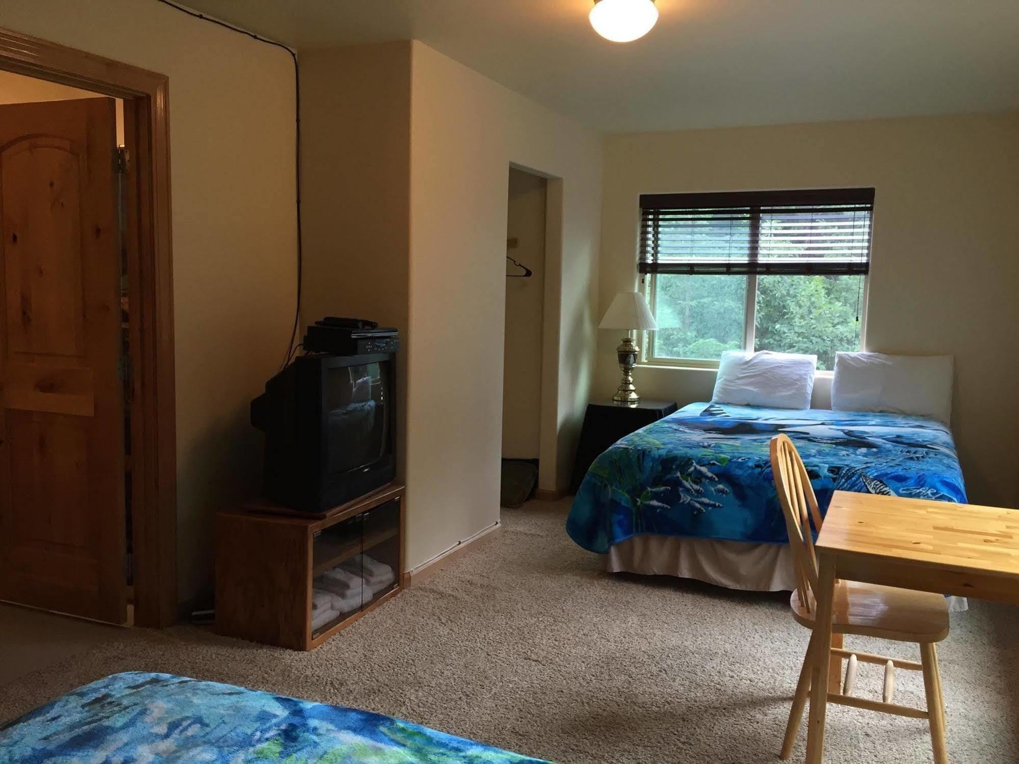 Twin Peaks Lodge And Rv Park * Seward