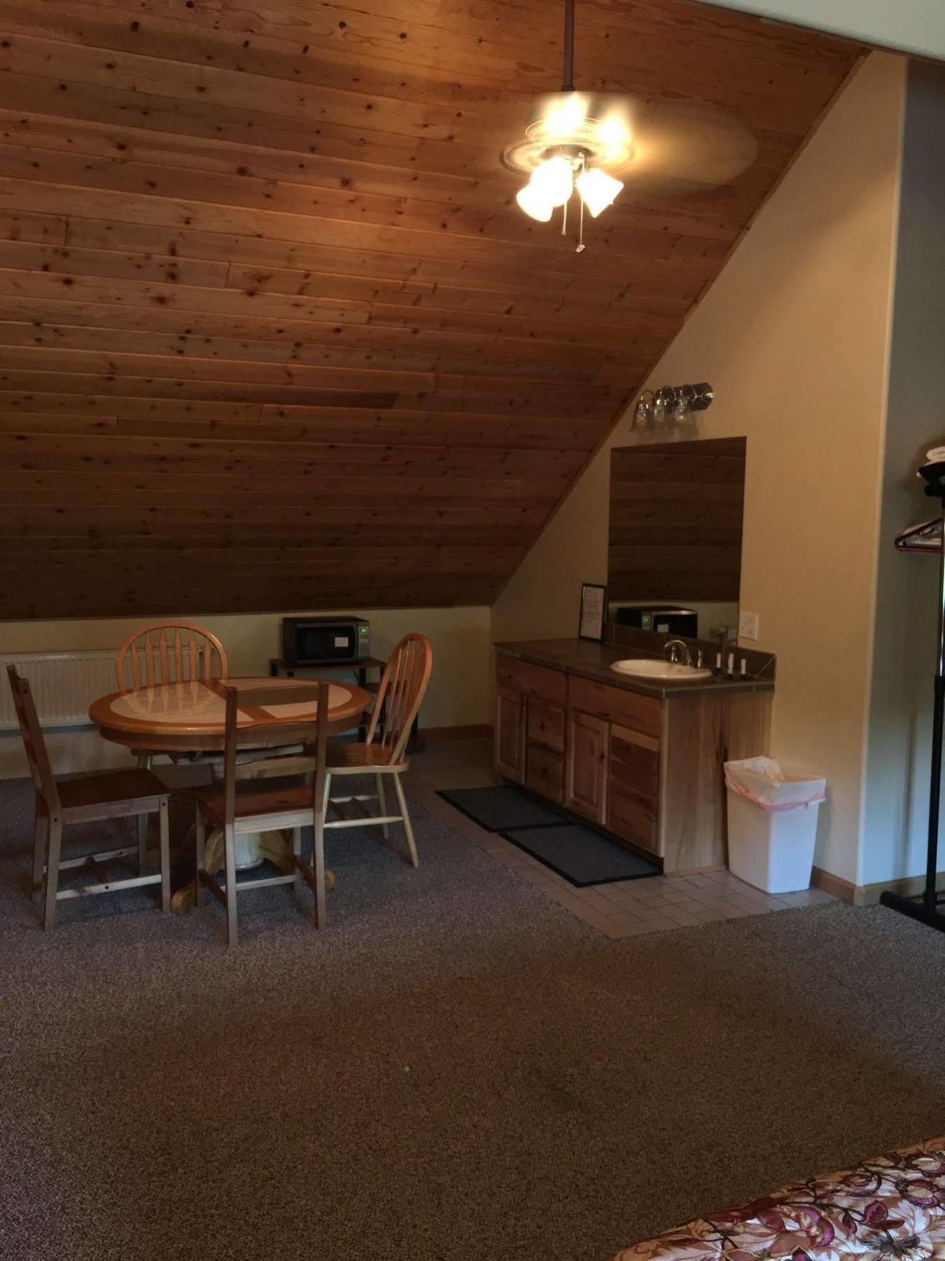 Twin Peaks Lodge And Rv Park * Seward