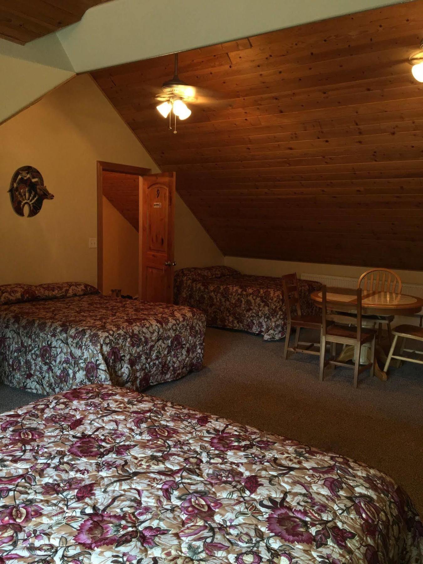 Twin Peaks Lodge And Rv Park Lodge *
