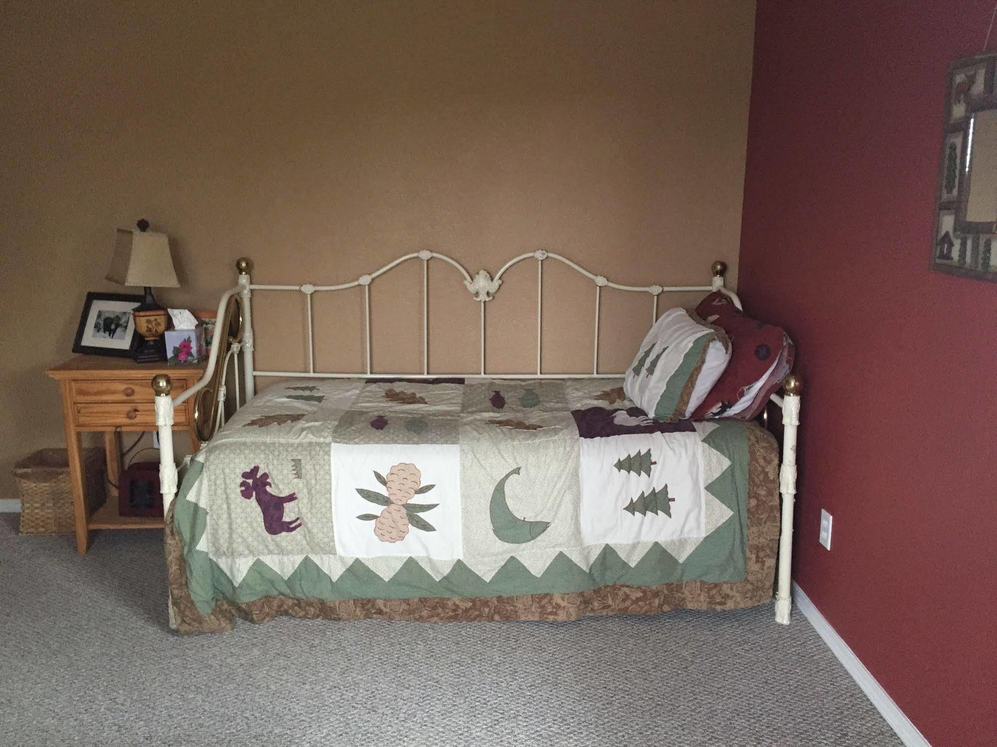 The Moose Is Bed & Breakfast Clam Gulch