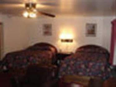 Econo Hotel 2*