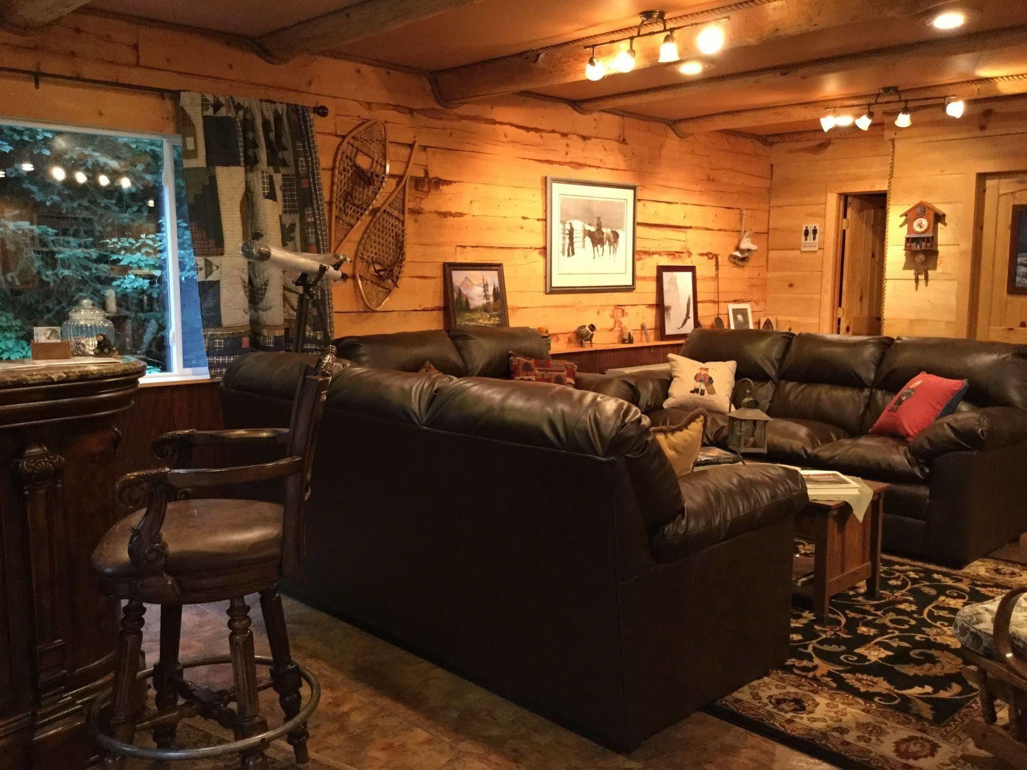 Resort Renfro's Lakeside Retreat