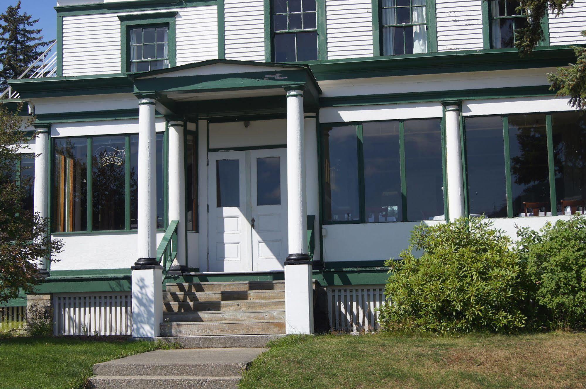 Hotel Halsingland Haines