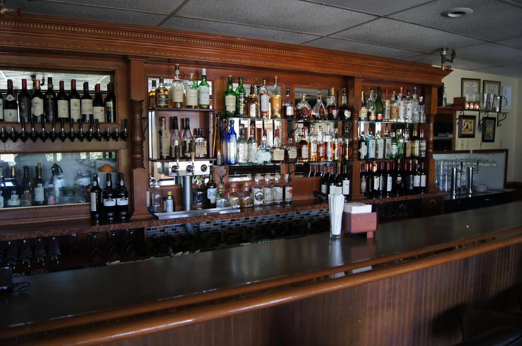 Hotel Halsingland Haines