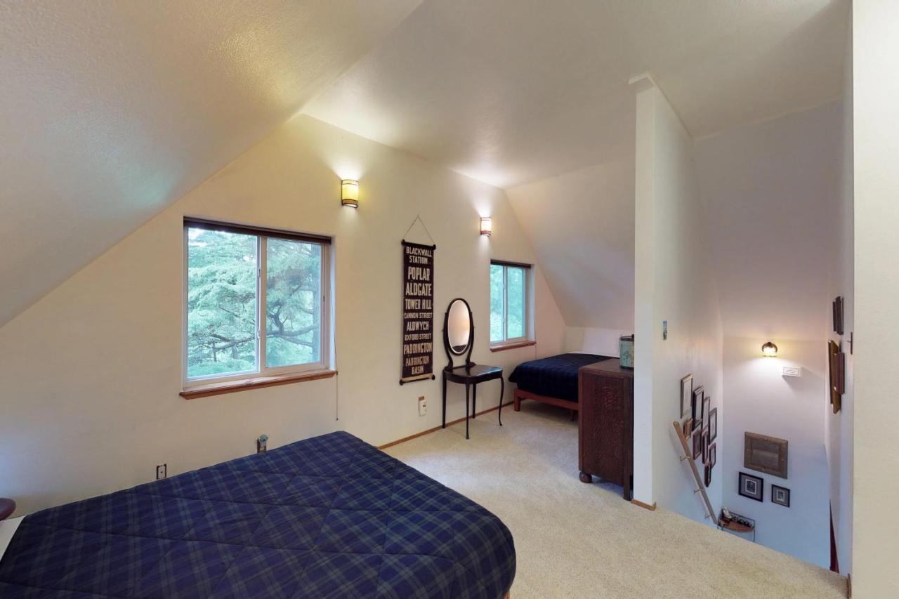 Jewel * Girdwood